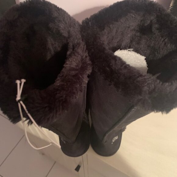 NWOT - Women's Black Boots! - Picture 4 of 7